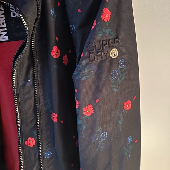 Cny Hooded Sd Windcheater Womens - Picture 10 of 11